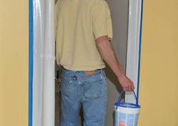 BlueDolphin porvédő burkolat és szalagok használata az egyes helyiségek pormentes leválasztására.